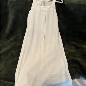 Elegant White Sleeveless Dress